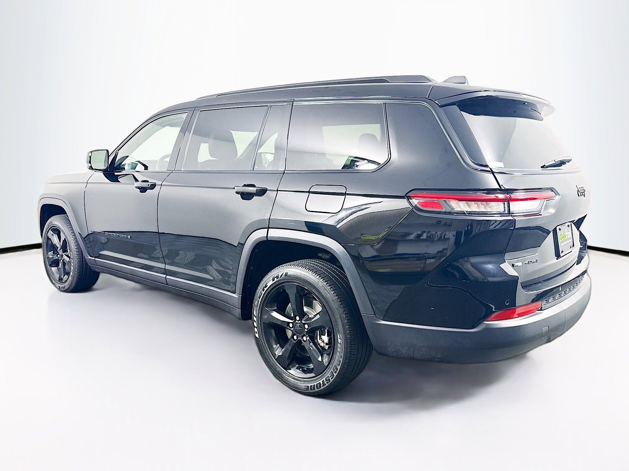 Used 2022 Jeep Grand Cherokee L Laredo image 5