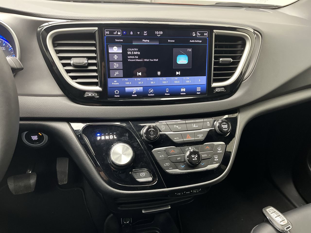 Used 2025 Chrysler Pacifica Select FWD image 16
