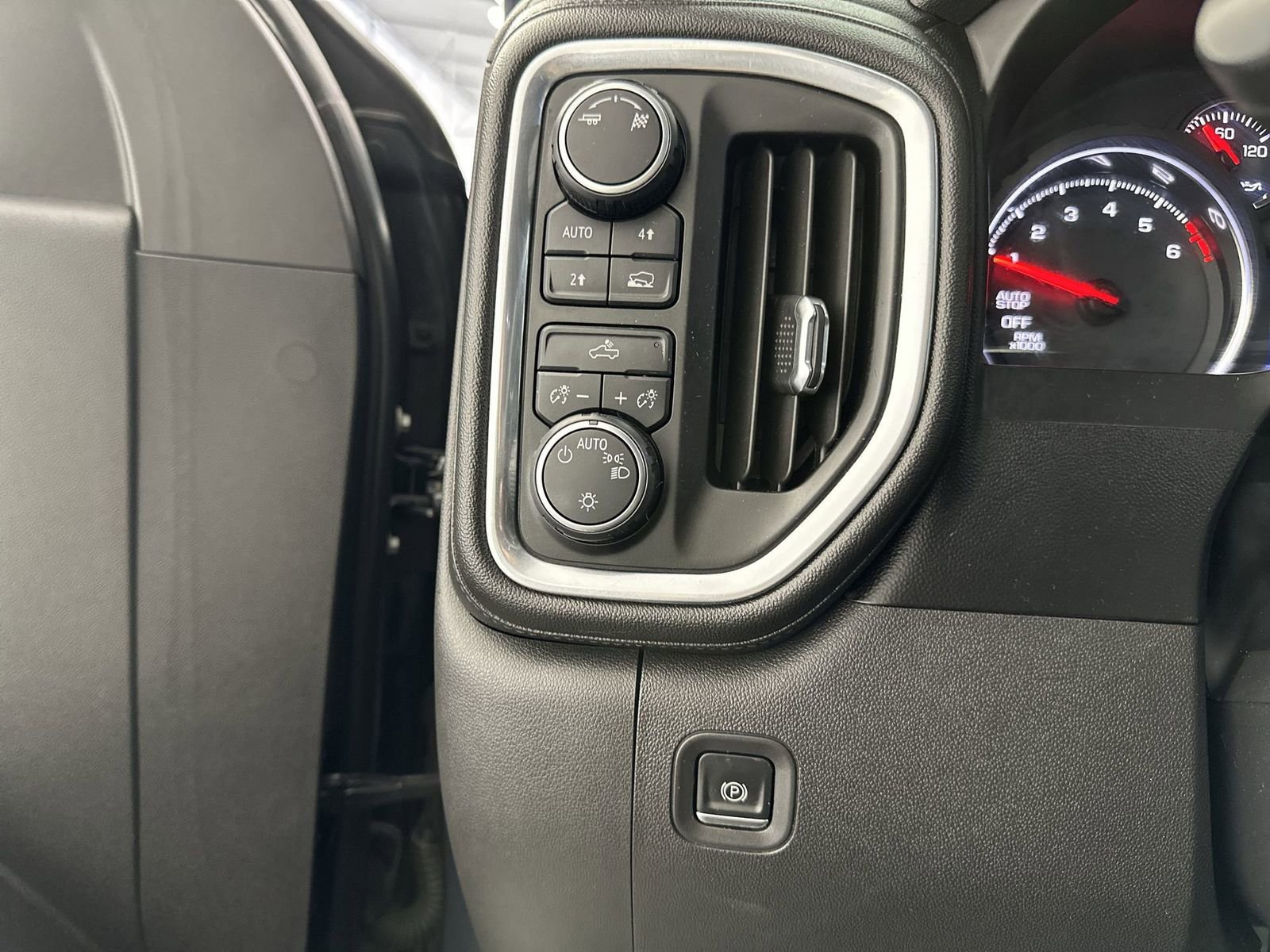 Used 2019 Chevrolet Silverado 1500 LT w/ All-Star Edition image 22