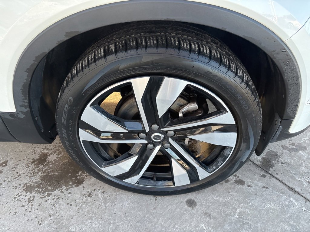 Certified 2023 Volvo XC40 B5 Plus w/ Protection Package Premier image 12