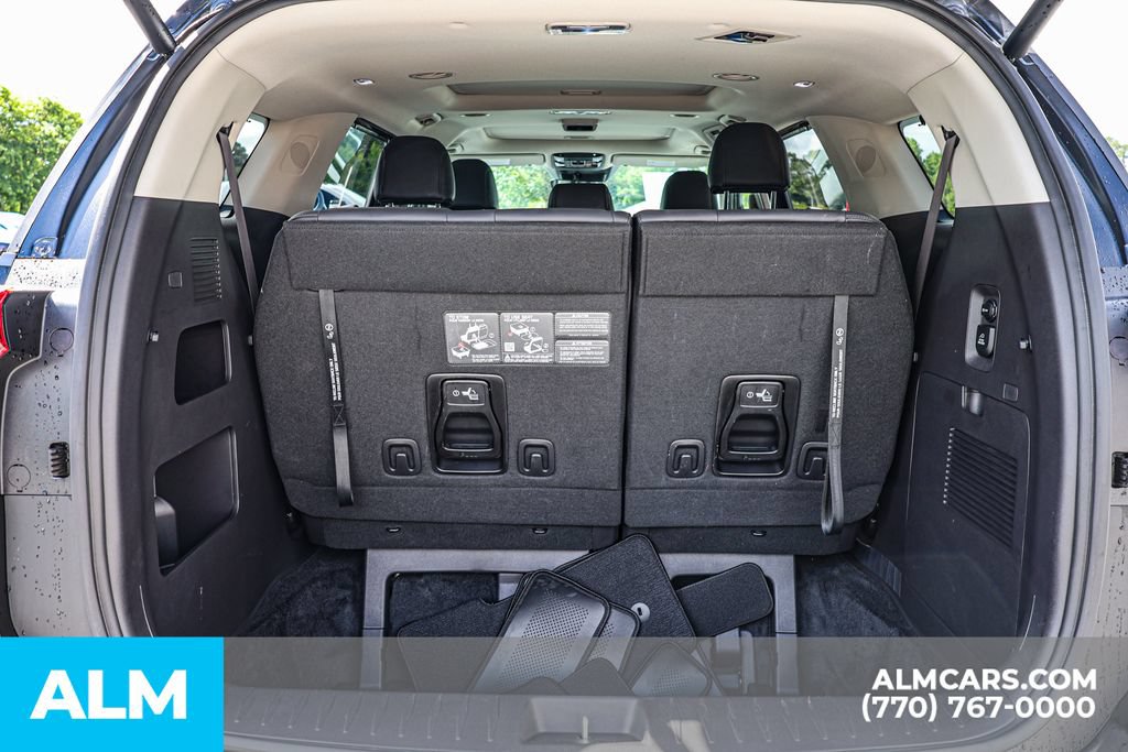 Used 2025 Kia Carnival SX w/ SX Dark Edition Package FWD image 23