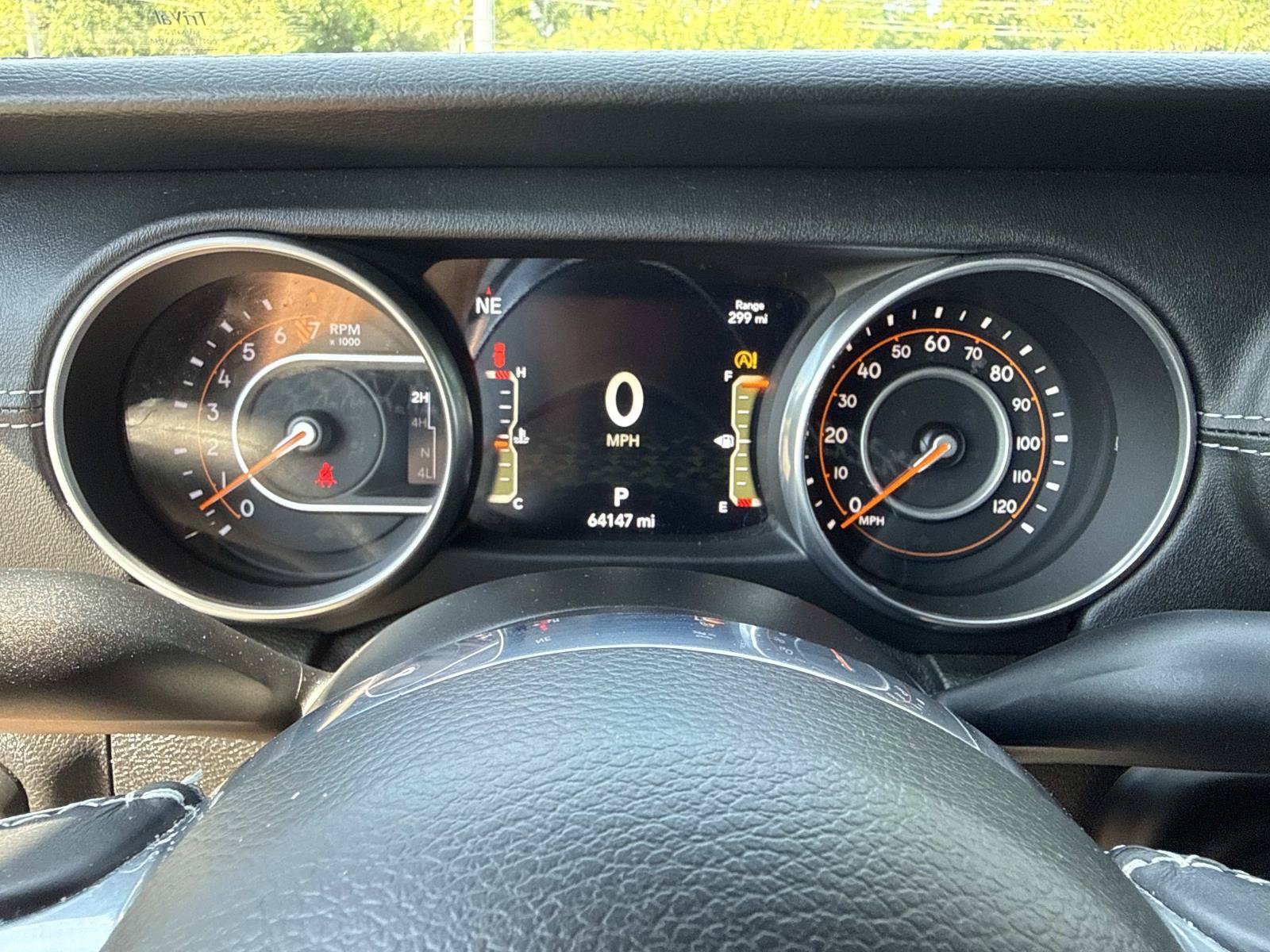 Used 2018 Jeep Wrangler Unlimited Sahara AWD/4WD image 31