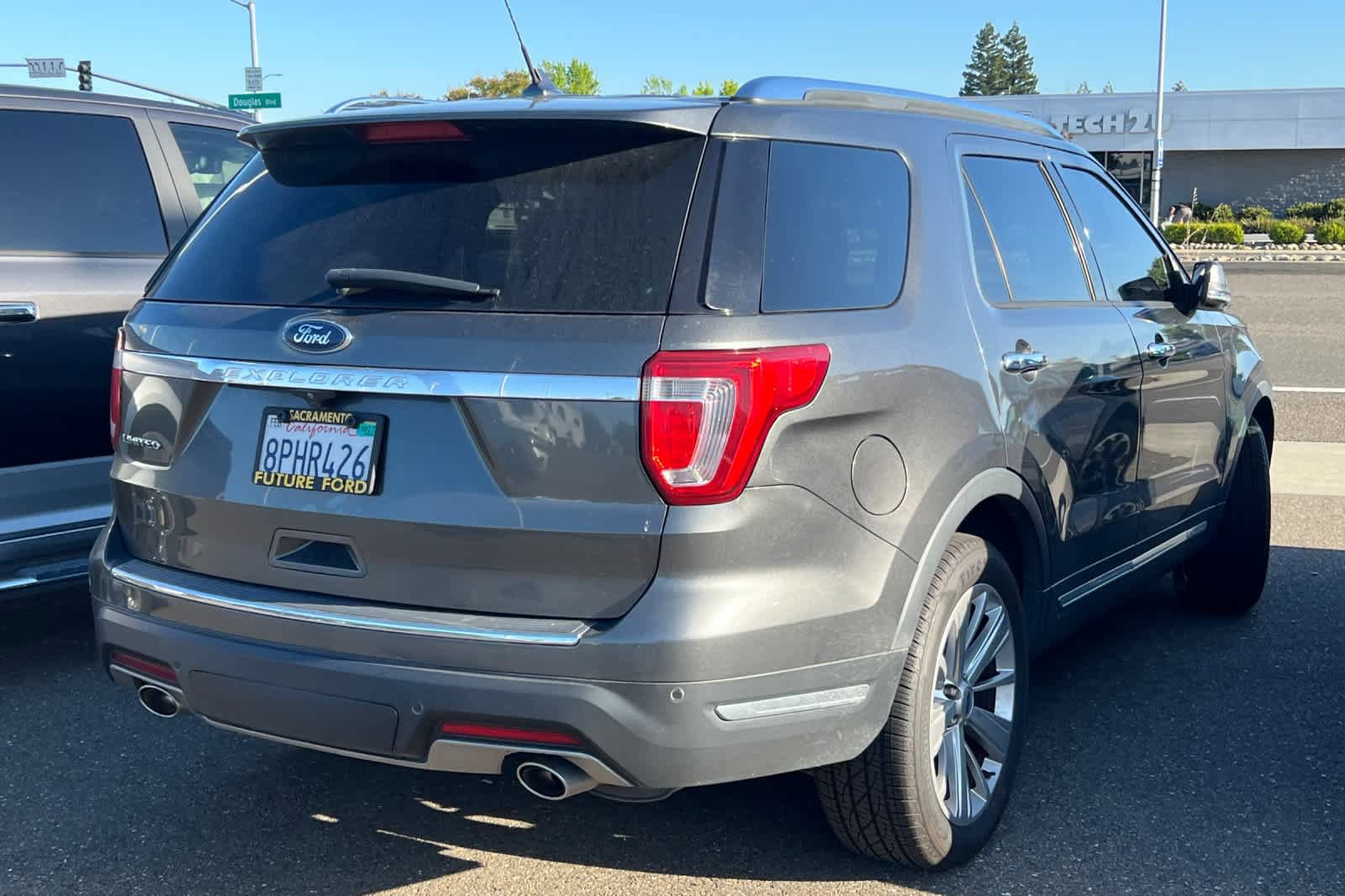 Used 2019 Ford Explorer Limited w/ Class III Trailer Tow Package FWD image 4