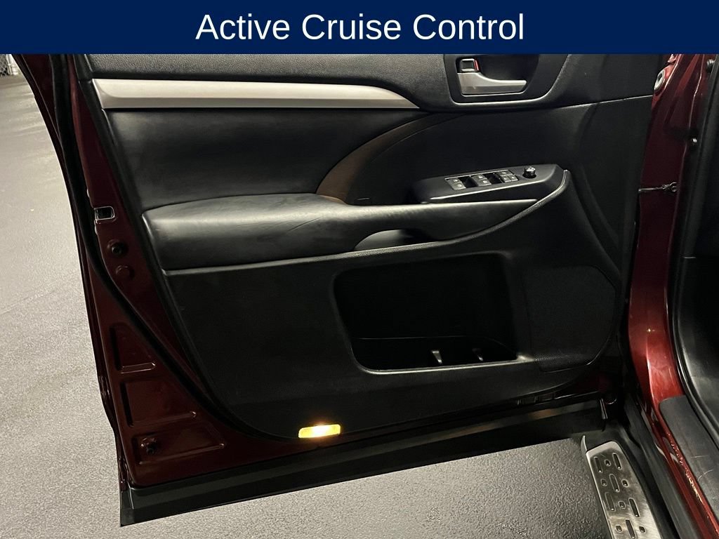 Used 2018 Toyota Highlander XLE AWD/4WD image 18