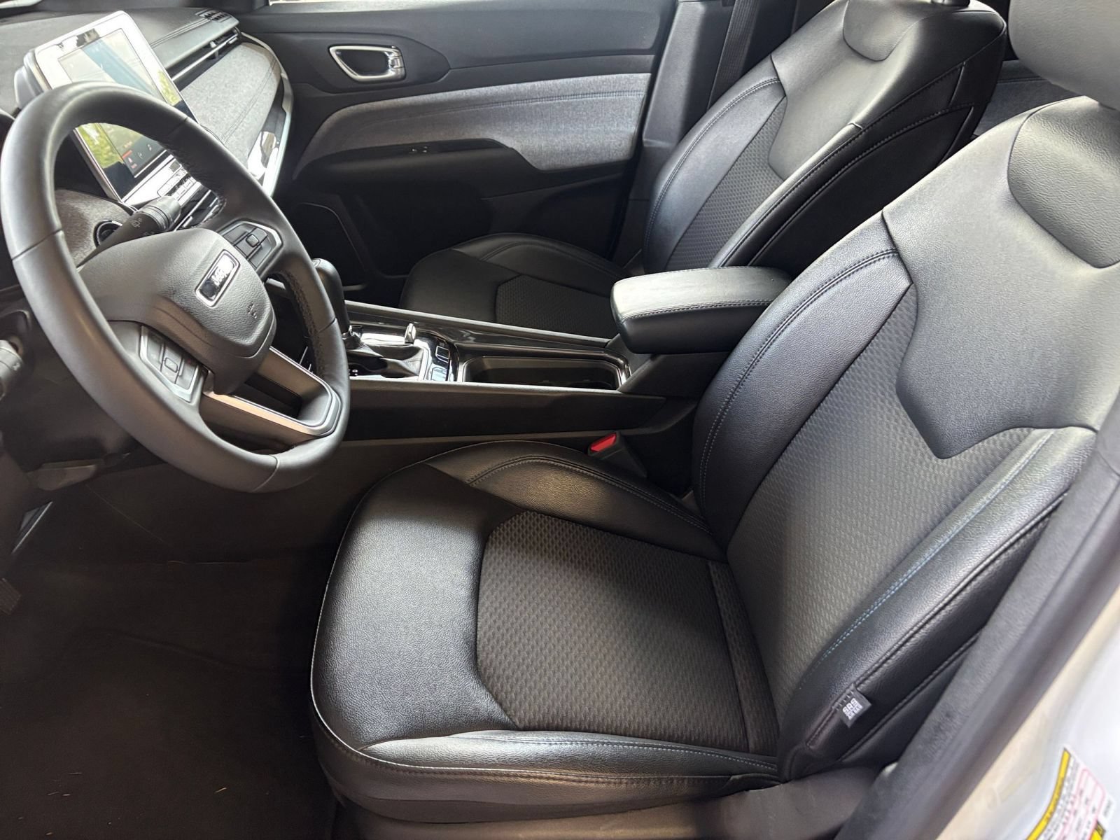 Used 2025 Jeep Compass Latitude AWD/4WD image 27