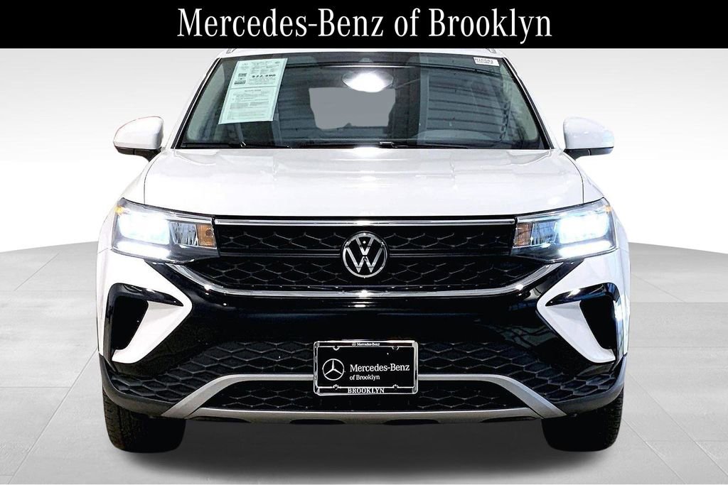 Used 2023 Volkswagen Taos SE w/ Panoramic Sunroof Package AWD/4WD image 3