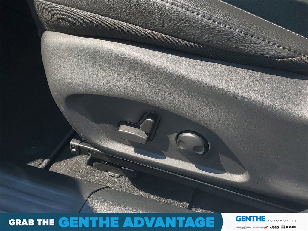 Used 2025 Jeep Compass Limited w/ Sun & Sound Group image 11