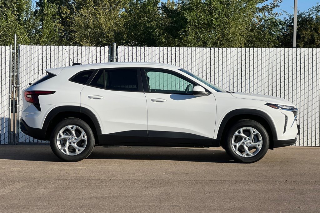 New 2026 Chevrolet Trax LS w/ LS Convenience Package image 3