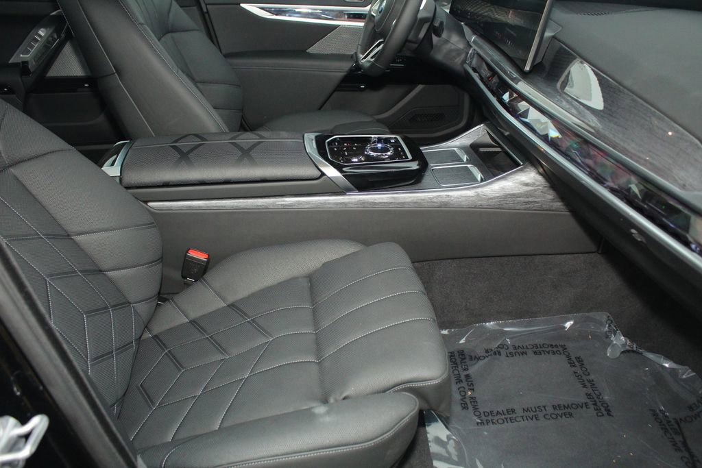 Used 2025 BMW i7 xDrive60 AWD/4WD image 25