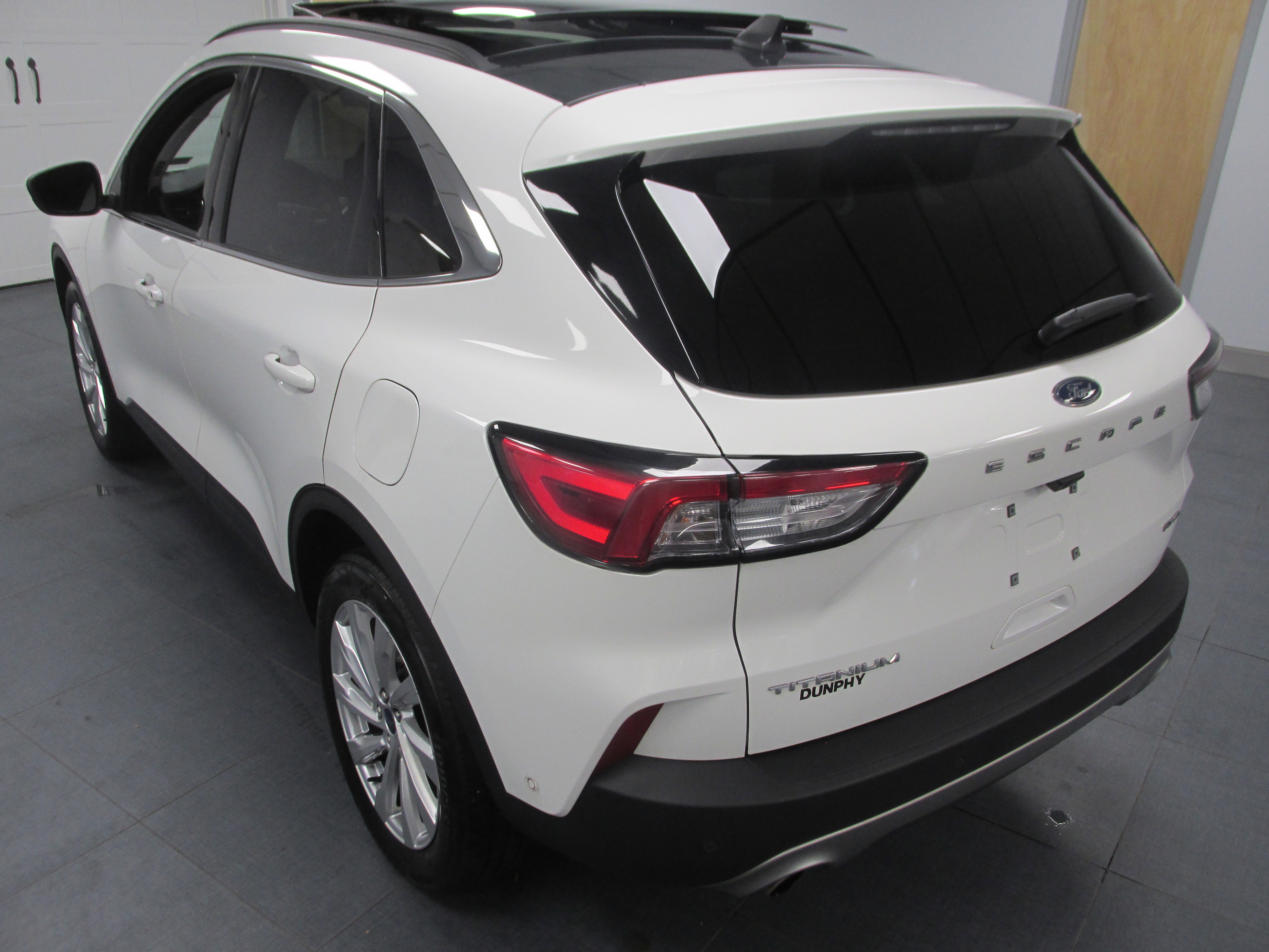 Used 2022 Ford Escape Titanium w/ Titanium Elite Package AWD/4WD image 7