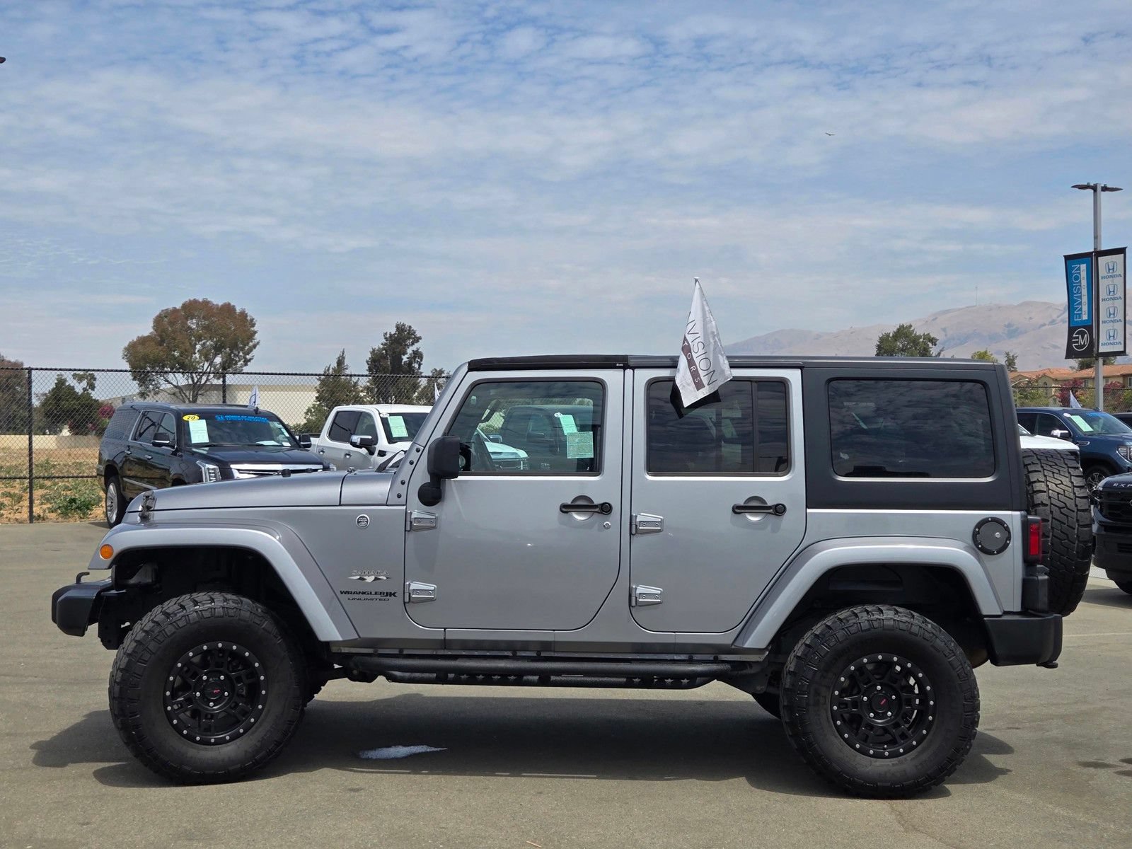 Used 2018 Jeep Wrangler Unlimited Sahara AWD/4WD image 4