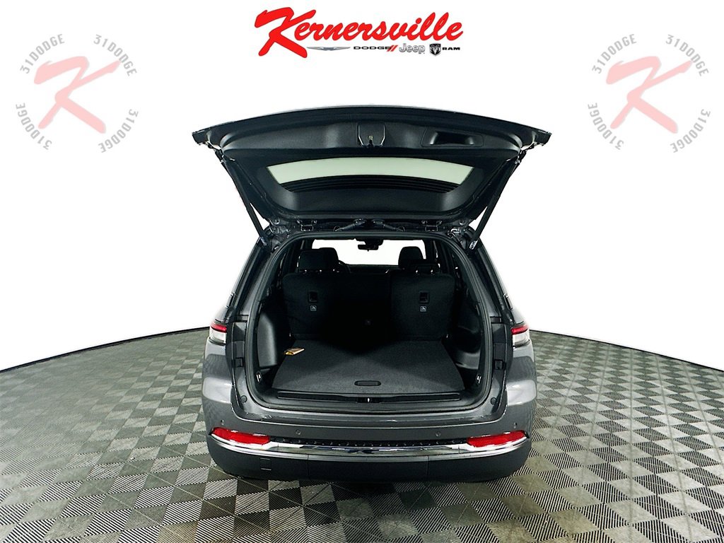 New 2025 Jeep Grand Cherokee Laredo X w/ Luxury Tech Group I image 15