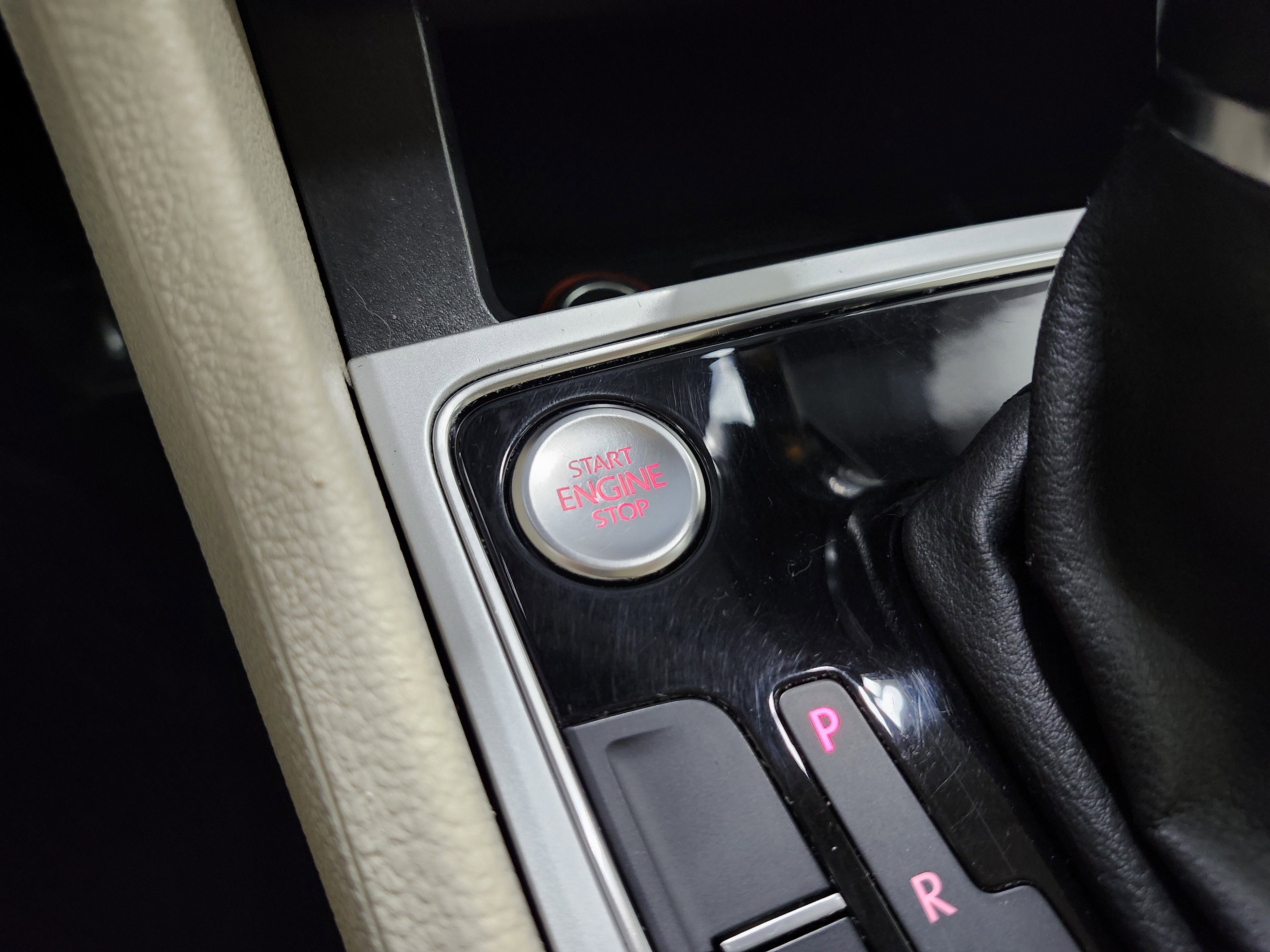 Used 2019 Volkswagen Passat 2.0T Wolfsburg w/ Wheels & Sunroof Package image 10