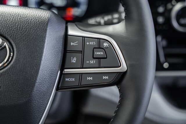 New 2025 Toyota Highlander Platinum image 28