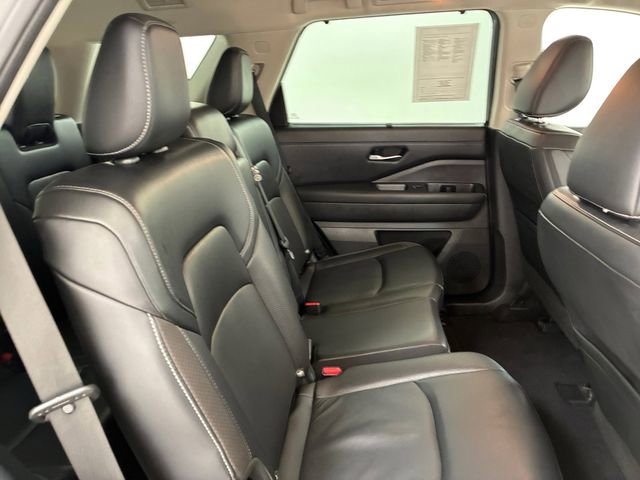 Used 2023 Nissan Pathfinder SL image 16