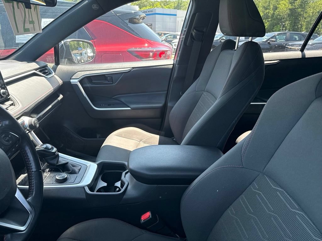 Used 2021 Toyota RAV4 SE w/ Weather & Moonroof Package AWD/4WD image 21