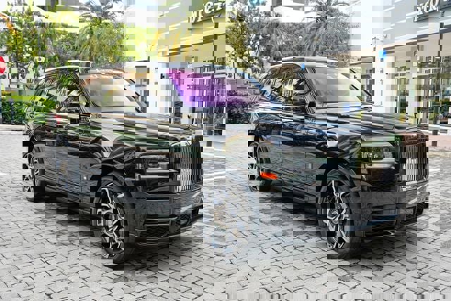 Used 2020 Rolls-Royce Cullinan Black Badge image 36