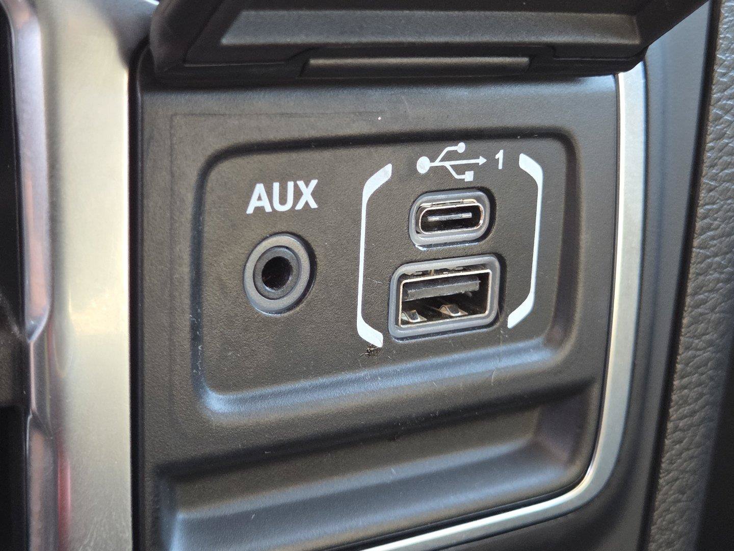 Used 2019 Jeep Wrangler Unlimited Sahara w/ Cold Weather Group AWD/4WD image 21