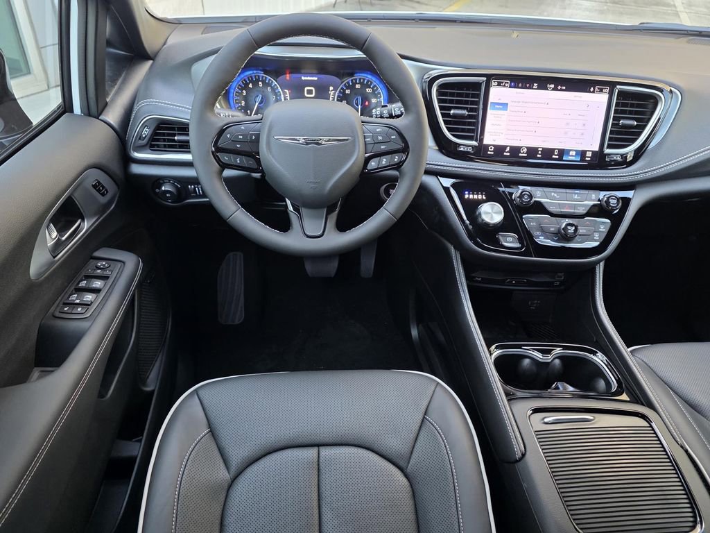 New 2026 Chrysler Pacifica Limited w/ Uconnect Theater Family Group image 14