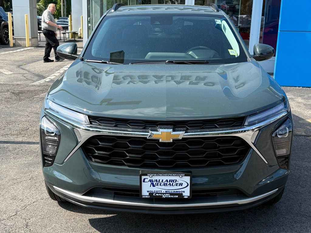 New 2026 Chevrolet Trax LT w/ LT Convenience Package FWD image 2