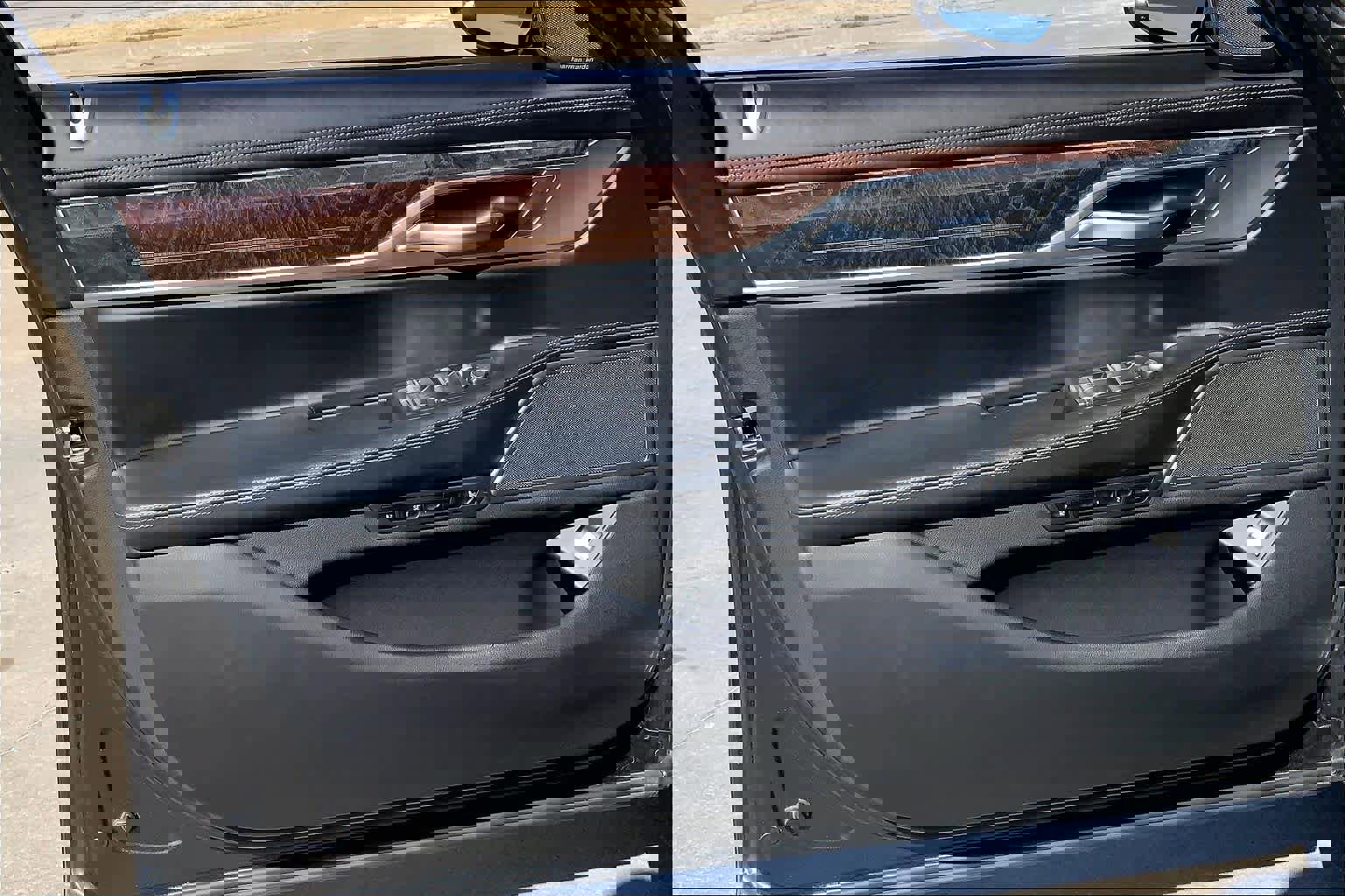 Used 2021 BMW 750i xDrive w/ Luxury Rear Seating Package image 20