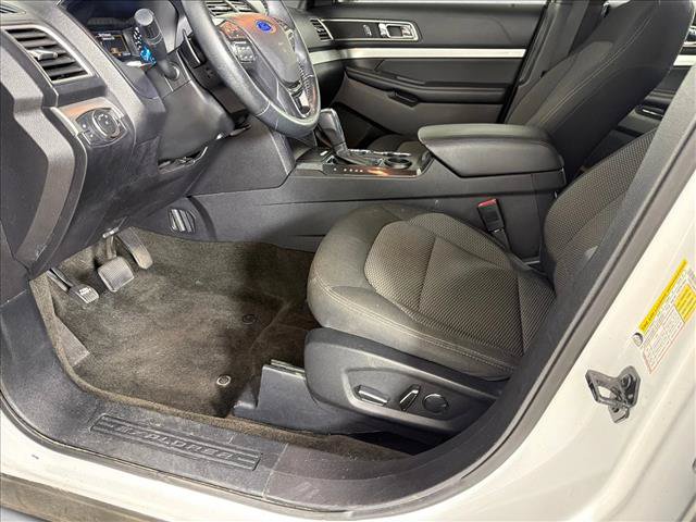 Used 2017 Ford Explorer XLT FWD image 9