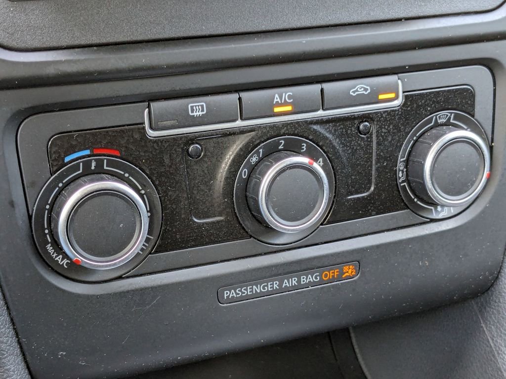 Used 2014 Volkswagen Golf 4-Door image 19