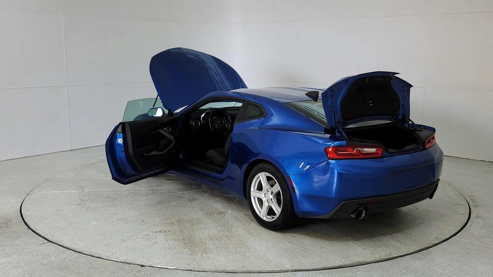 Used 2017 Chevrolet Camaro LT w/ Technology Package RWD image 11