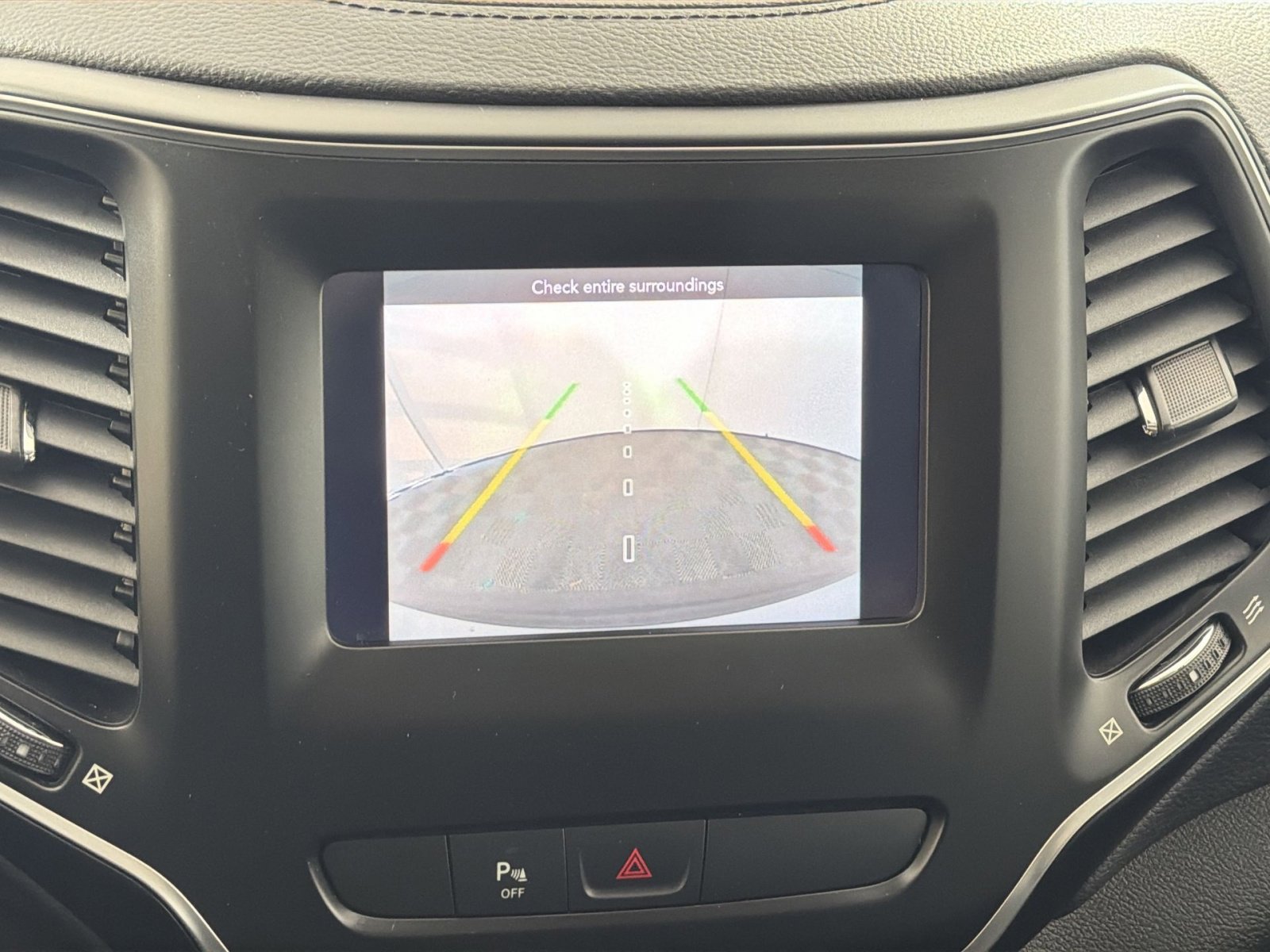 Used 2020 Jeep Cherokee Latitude Plus w/ Comfort/Convenience Group image 19