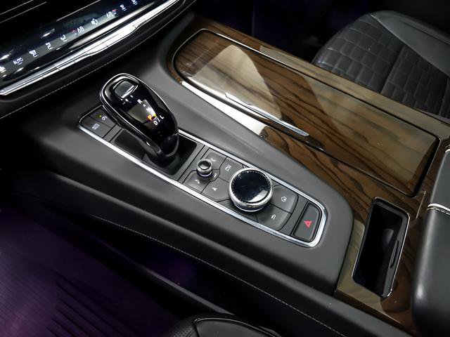 Used 2023 Cadillac Escalade Sport Platinum w/ LPO, ONYX Package image 27