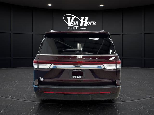 Used 2024 Lincoln Navigator Premiere AWD/4WD image 6