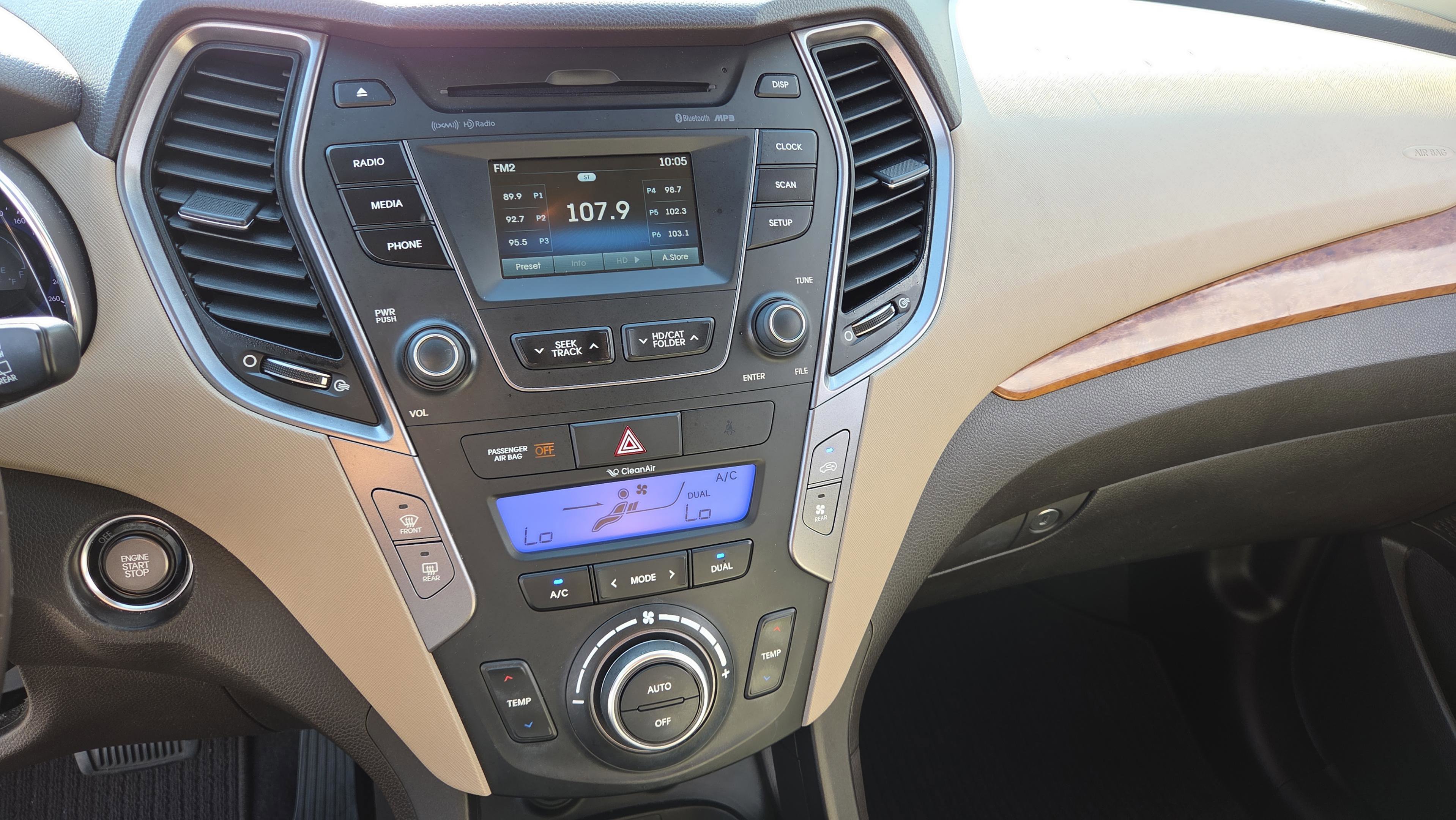 Used 2014 Hyundai Santa Fe GLS image 38