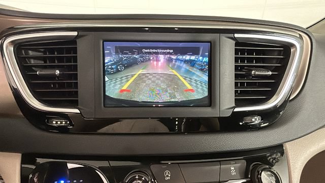 Used 2022 Chrysler Voyager LX FWD image 24