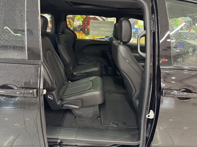 New 2026 Chrysler Pacifica Select w/ S Appearance Package image 45