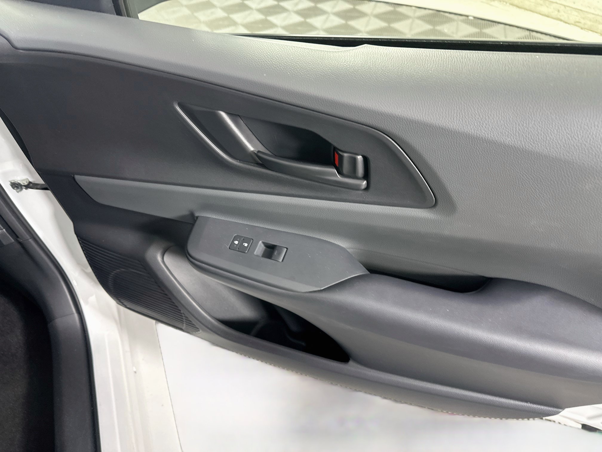Used 2025 Toyota Prius LE FWD image 29