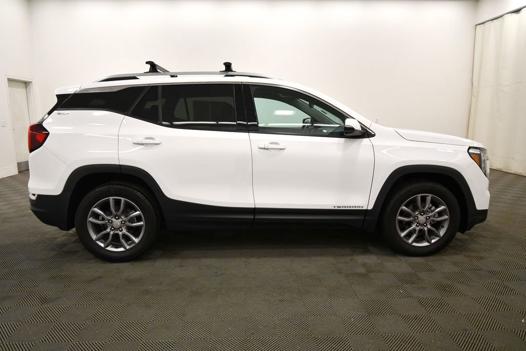 Used 2022 GMC Terrain SLT w/ LPO, Floor Liner Package image 9