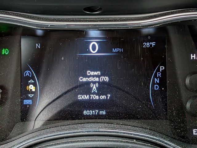 Used 2019 Jeep Grand Cherokee Laredo image 3