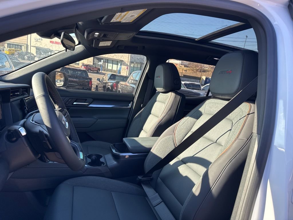 New 2026 GMC Terrain AT4 w/ LPO, Black Badging Package image 18