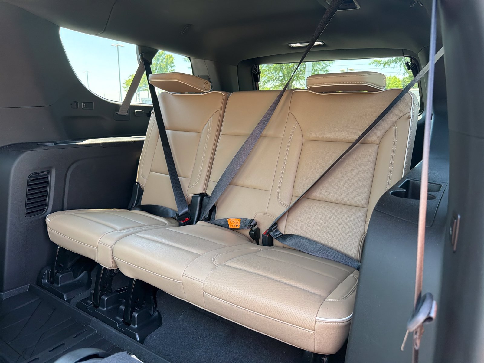 Used 2024 Chevrolet Suburban Premier w/ Premium Package RWD image 29