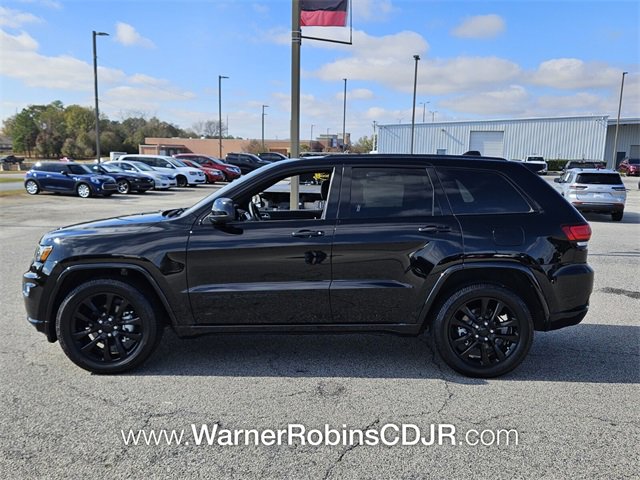 Used 2020 Jeep Grand Cherokee Altitude image 4