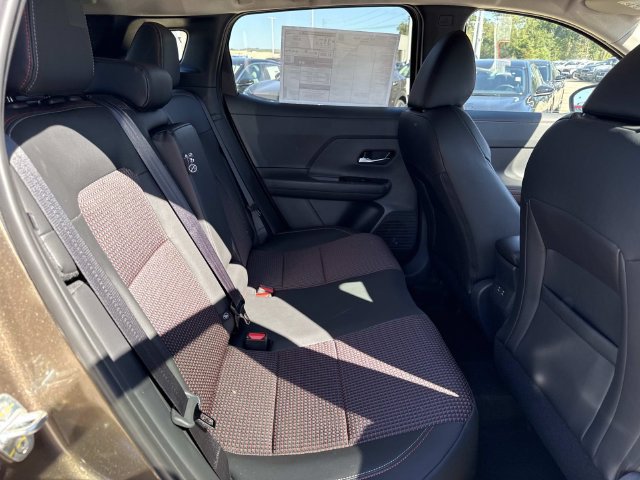 New 2027 Nissan Kicks SR FWD image 12