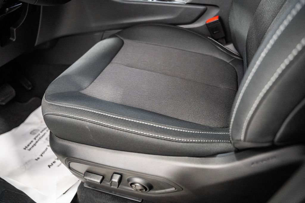 New 2025 Jeep Grand Cherokee L Laredo w/ Luxury Tech Group I image 34