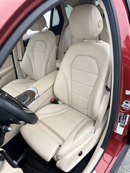 Used 2022 Mercedes-Benz GLC 300 4MATIC w/ Premium Package Lite image 28