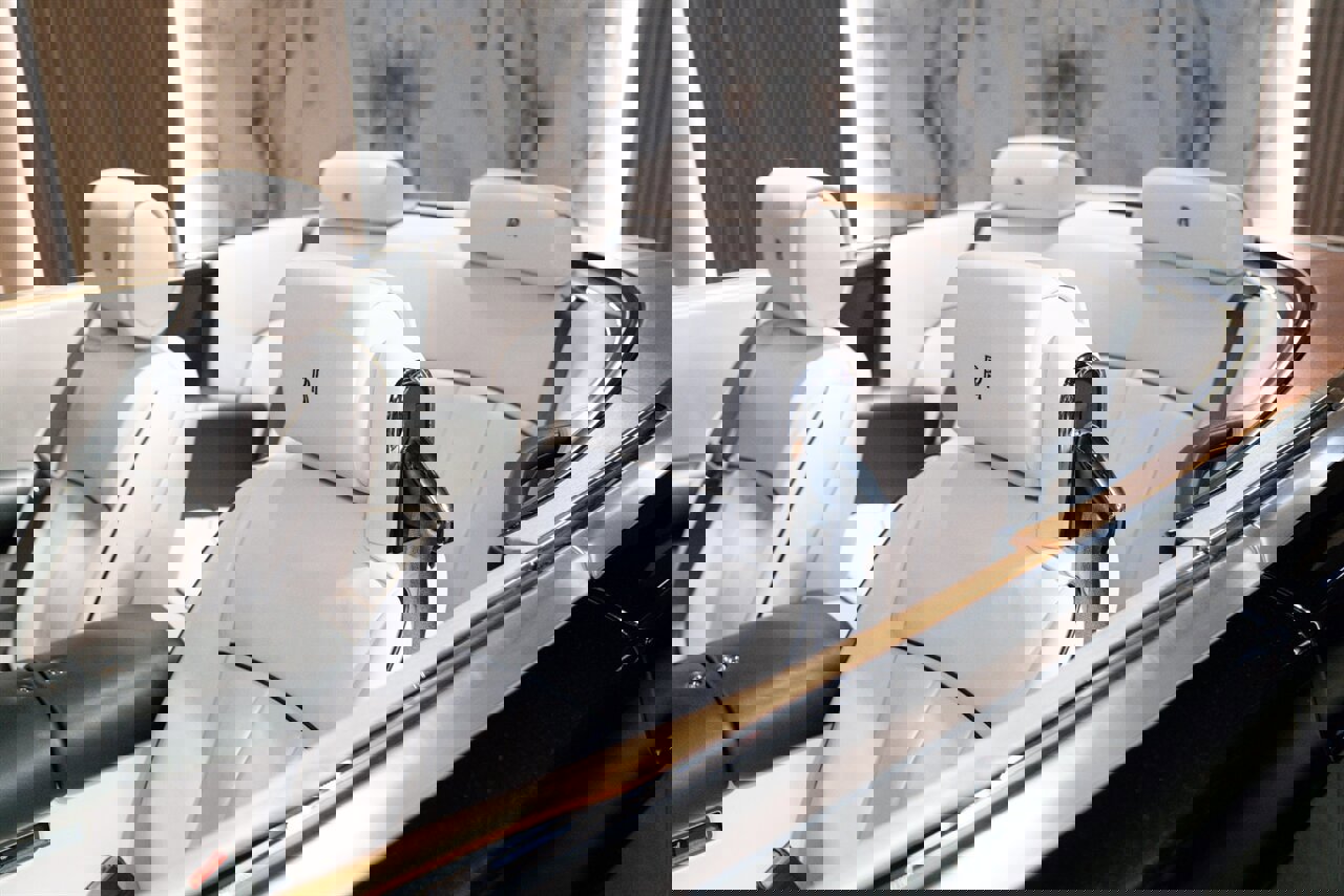 Used 2015 Rolls-Royce Phantom Drophead Coupe image 36