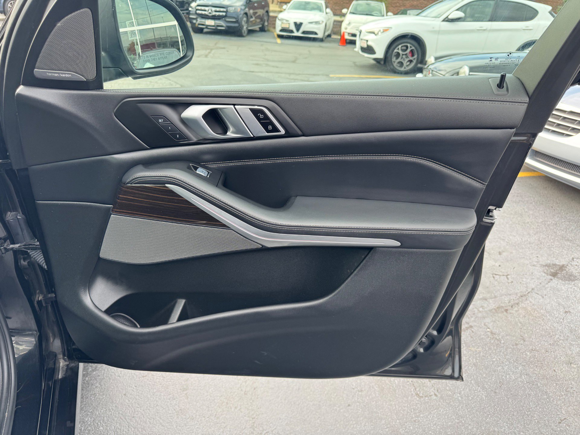 Used 2023 BMW X7 xDrive40i image 39