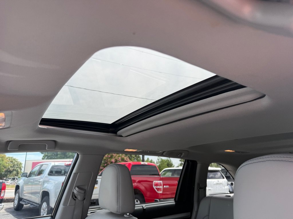 Used 2016 Toyota Highlander XLE FWD image 12