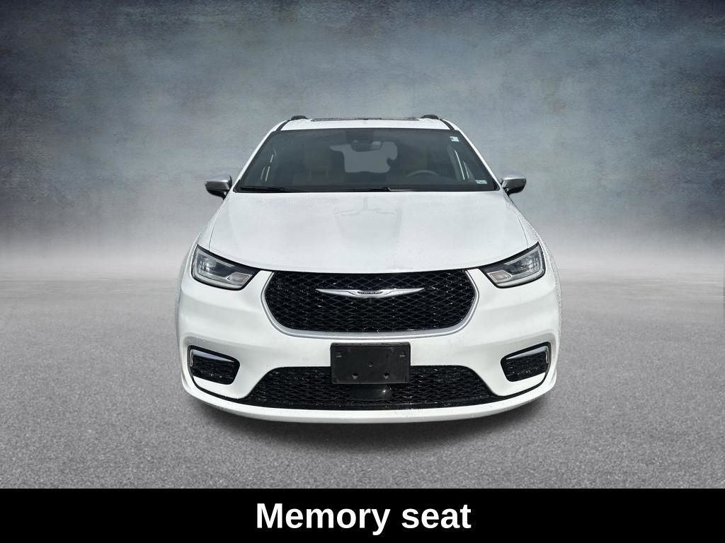 Used 2023 Chrysler Pacifica Pinnacle FWD image 10