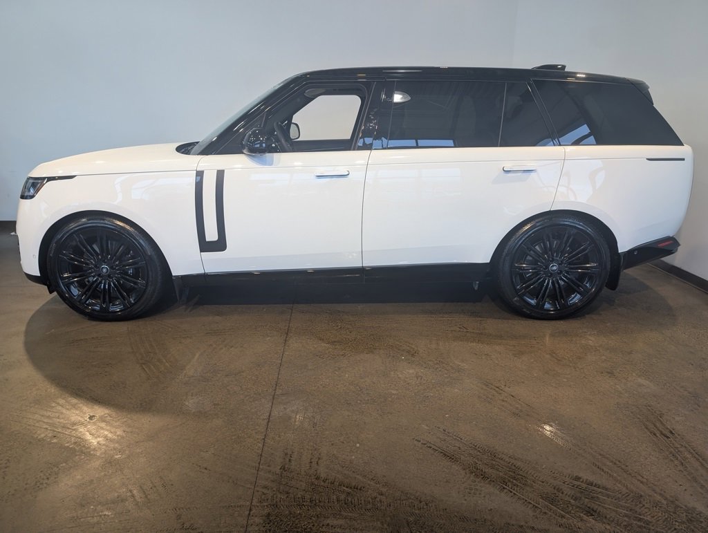 Used 2025 Land Rover Range Rover Long Wheelbase SE image 3