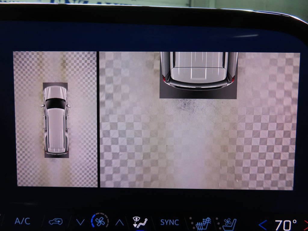 Used 2025 Chevrolet Suburban High Country AWD/4WD image 17