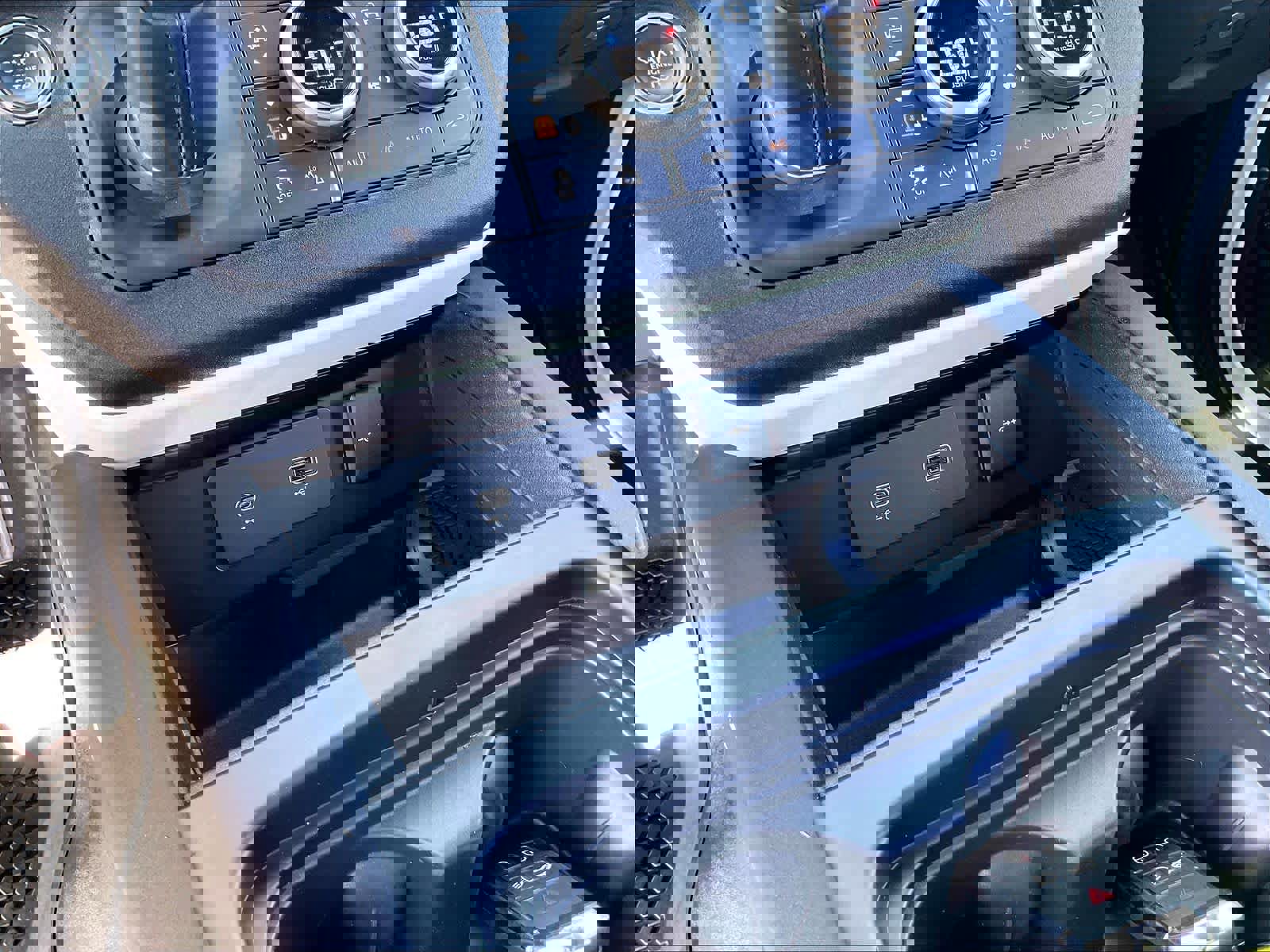 Used 2023 Land Rover Defender 110 S image 35